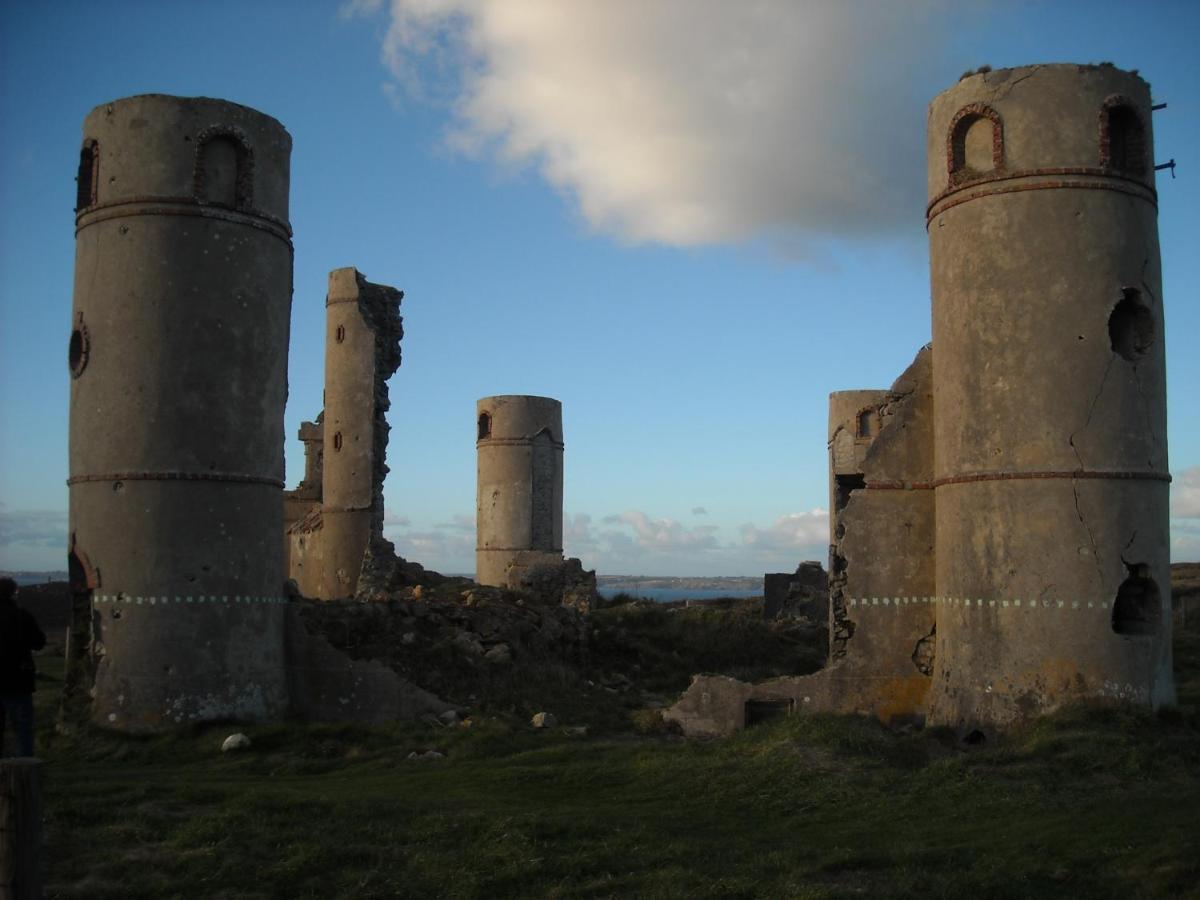 Gite De Caractere Lopérec Esterno foto